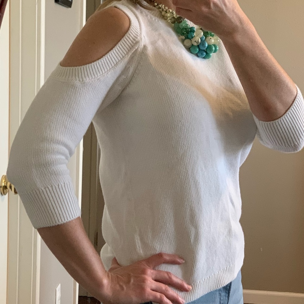 Summer sweater with cold shoulder cutout